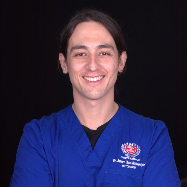 Arturo E. Elias Montemayor, Dentista - Odontólogo Mexicali