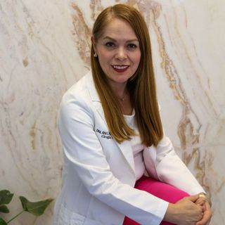 Ampliar imagen: Ana Isabel Flores García, Cirujano general Durango