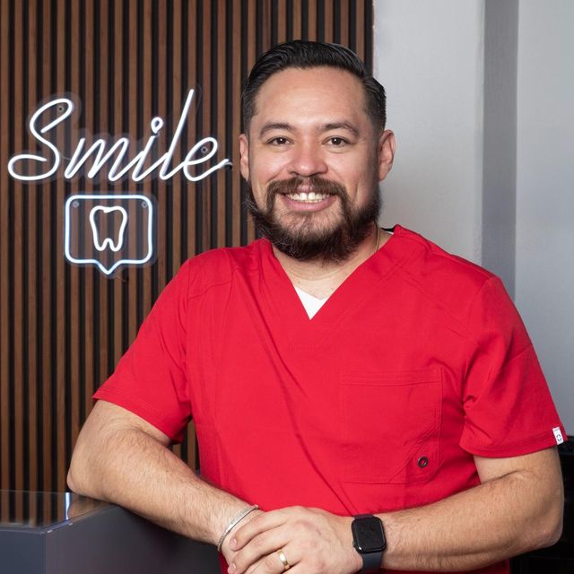 Vladimir Flores Medina, Dentista - Odontólogo Santiago de Querétaro