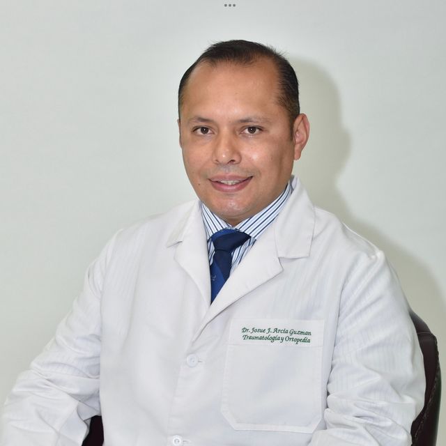 Josué Jonatan Arcia Guzmán, Ortopedista León