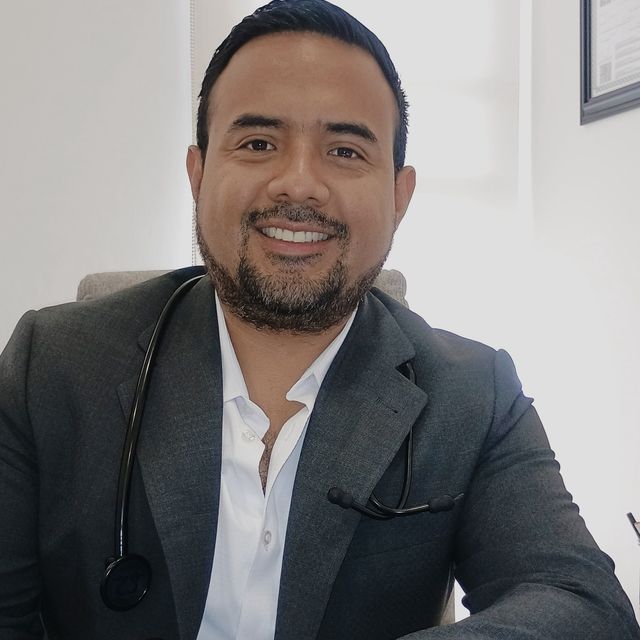 Julián Ignacio  Acevedo Ortiz, Nefrólogo Puebla