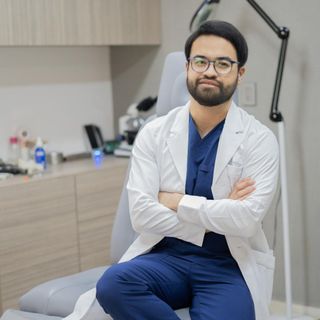 Ampliar imagen: Fermin Gomez, Cirujano plástico Monterrey