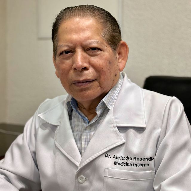 Alejandro Reséndiz Rosales, Internista Zihuatanejo