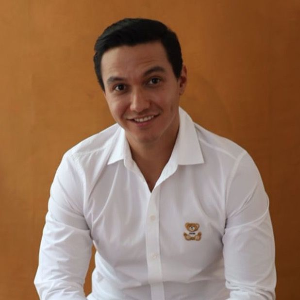 Moisés Sánchez Ceja, Cirujano plástico Zapopan