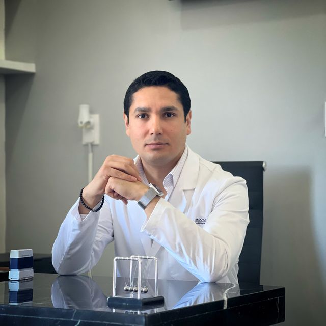 Rafael Córdova Rentería, Traumatólogo Santiago de Querétaro