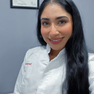 Ampliar imagen: Kenia Salinas Medina, Dentista - Odontólogo Toluca de Lerdo