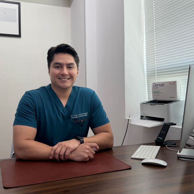 Jorge Manuel Lopez Mergold Contreras, Urólogo Mérida