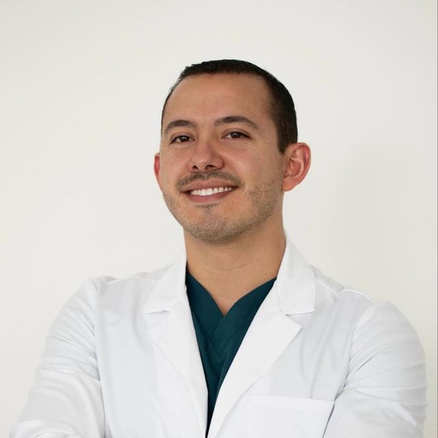 Alberto Mandujano, Otorrinolaringólogo La Paz