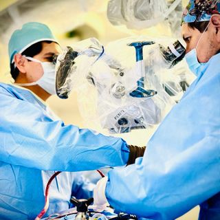 Ampliar imagen: Alan Ferrufino Mejia, Neurocirujano Cuauhtémoc