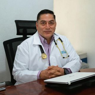 Ampliar imagen: Ernesto Octavio Gonzalez Lopez, Internista Martinez de la Torre