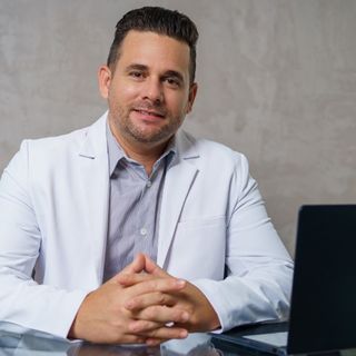 Dr. Ronner González Cano