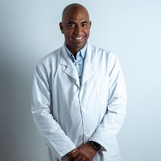 Ampliar imagen: Rene Francisco Rodriguez Valdés, Neurólogo Santiago de Querétaro