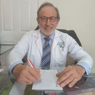 Ampliar imagen: Carlos Gonzalez Navarro, Psiquiatra Ensenada