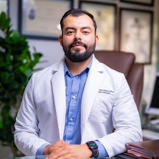 Ampliar imagen: Alejandro Jurado Félix, Urólogo La Paz