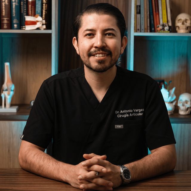 Antonio Vargas, Traumatólogo León