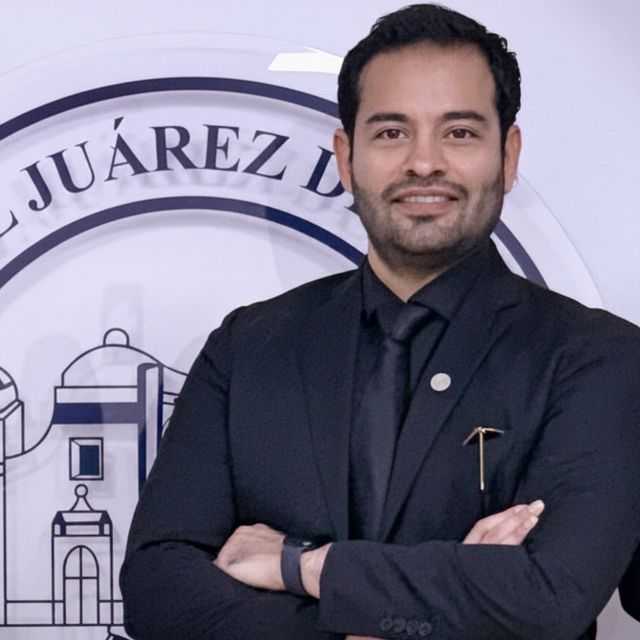 Luis Abraham Castro Toscano , Neurocirujano Baja California