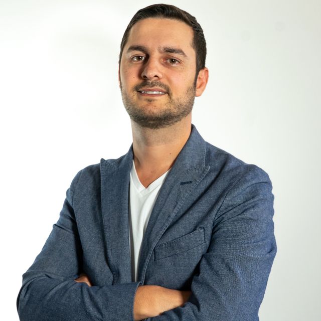 Richael Antonio Silva Suárez, Cirujano maxilofacial León