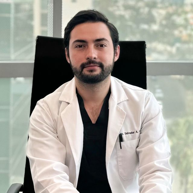 Salvador Alejandro Campos Muñoz, Ginecólogo León