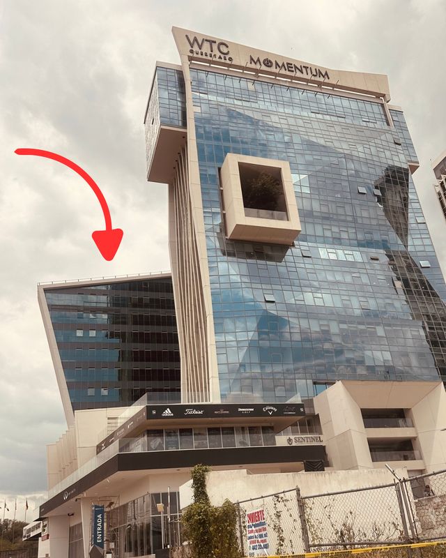 Ampliar imagen: Centro Oftalmológico de Querétaro WTC T3-313