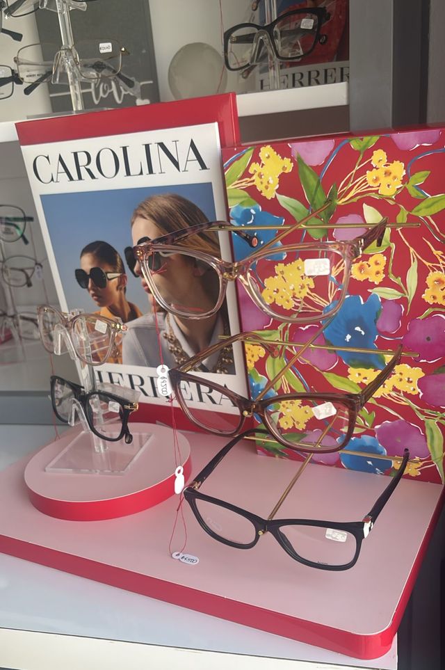 Ampliar imagen: Oftâsana by Jocabeth Ochoa Brown