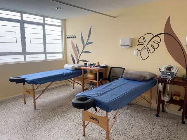 Ampliar imagen: Consultorio privado Metepec