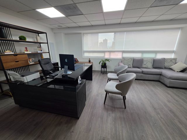 Ampliar imagen: Hospital Angeles Metropolitano Consultorio 630 Torre 4