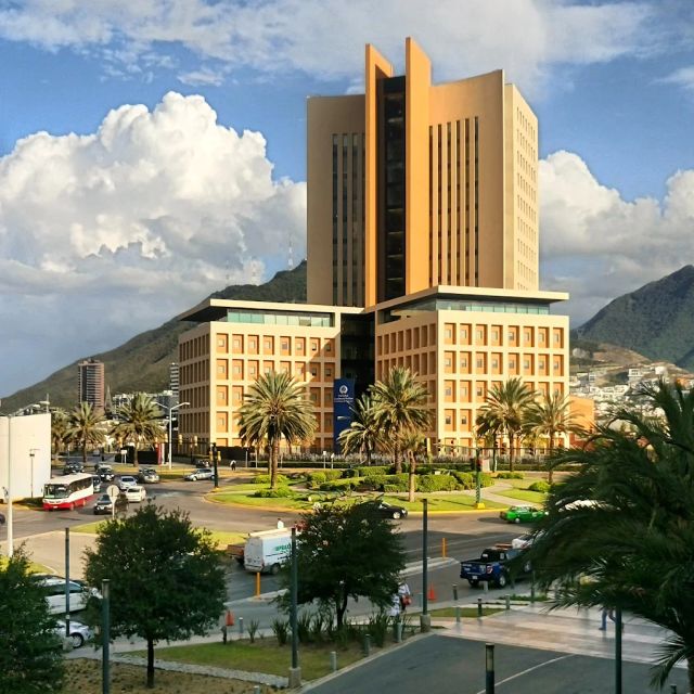 Ampliar imagen: Hospital Zambrano Hellion - Dr. Luis Cancel