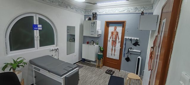 Ampliar imagen: Consultorio Médico, de Nutrición Y de Fisioterapia Santa Cruz