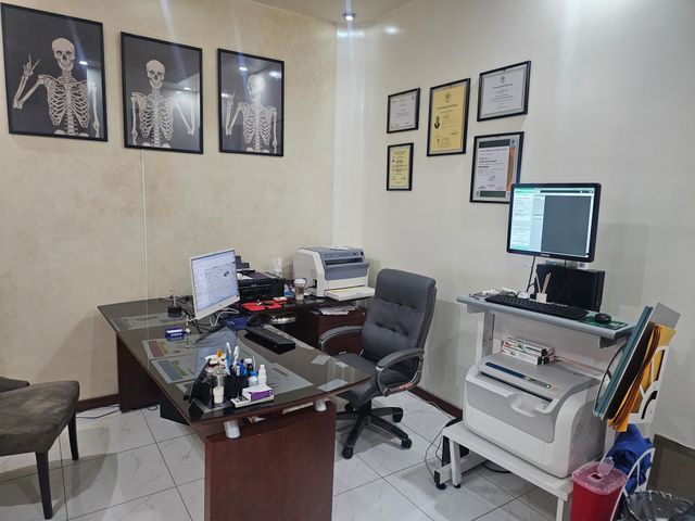 Ampliar imagen: Dr Jaime Galvan / ortopedista / Traumatologo / alta especialidad en cirugia de columna / protesis articulares