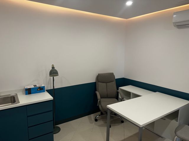 Ampliar imagen: Cirujano urólogo pediatra 