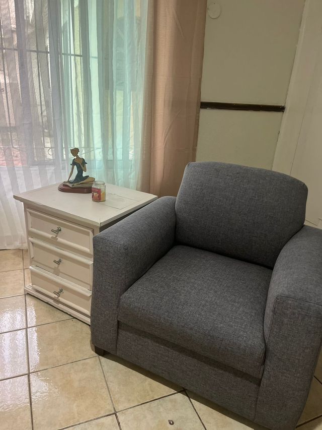 Ampliar imagen: Consultorio Esmeralda Oriente