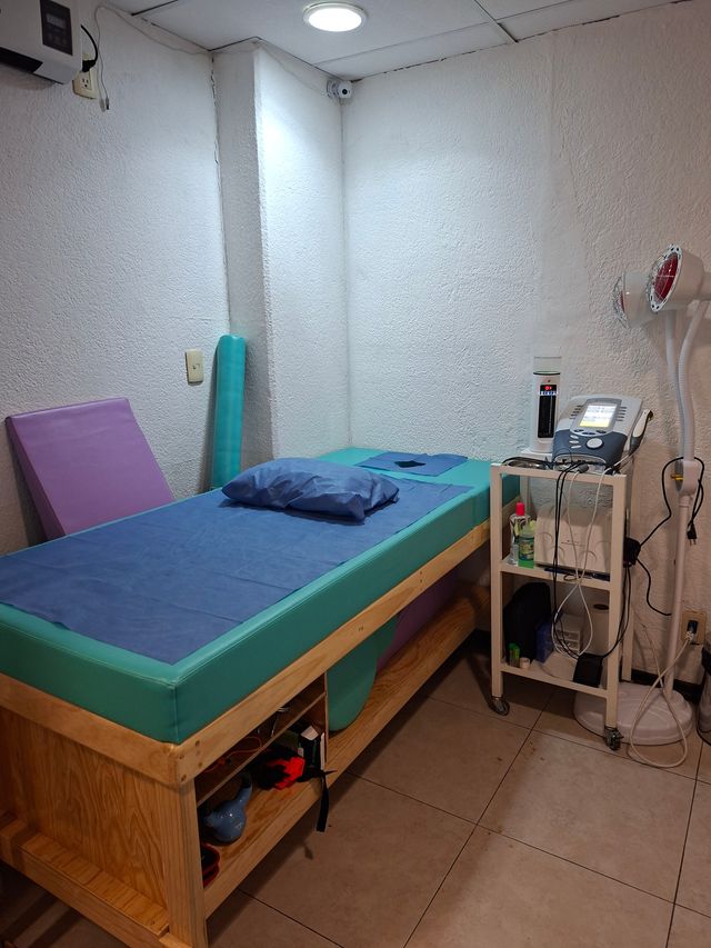 Ampliar imagen: Consultorio de fisioterapia