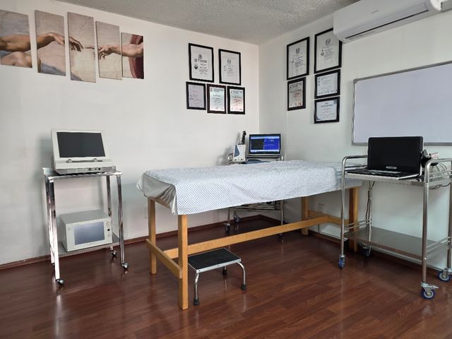 Ampliar imagen: Consultorio 505, piso 5, Torre Médica Riobamba