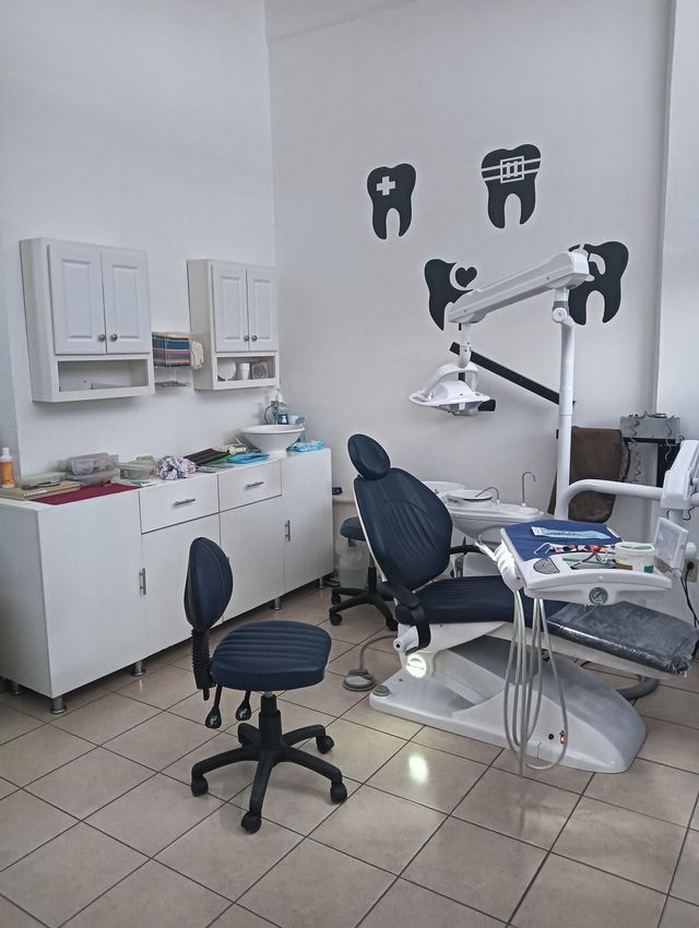 Ampliar imagen: Consultorio Dental La Loma