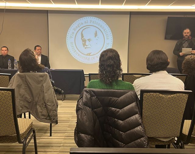 Ampliar imagen: Psicólogo Juan Camarillo