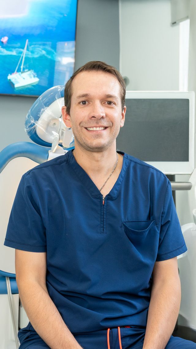 Ampliar imagen: Odontomedica