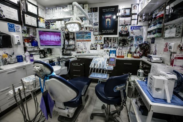 Ampliar imagen: DENTALDOM sucursal Satelite