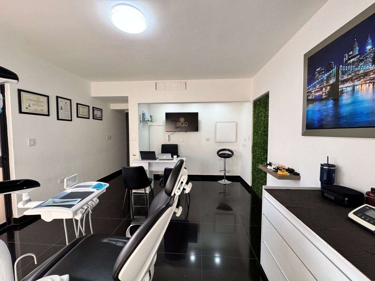 Abraham G Rodriguez Del Bosque-1