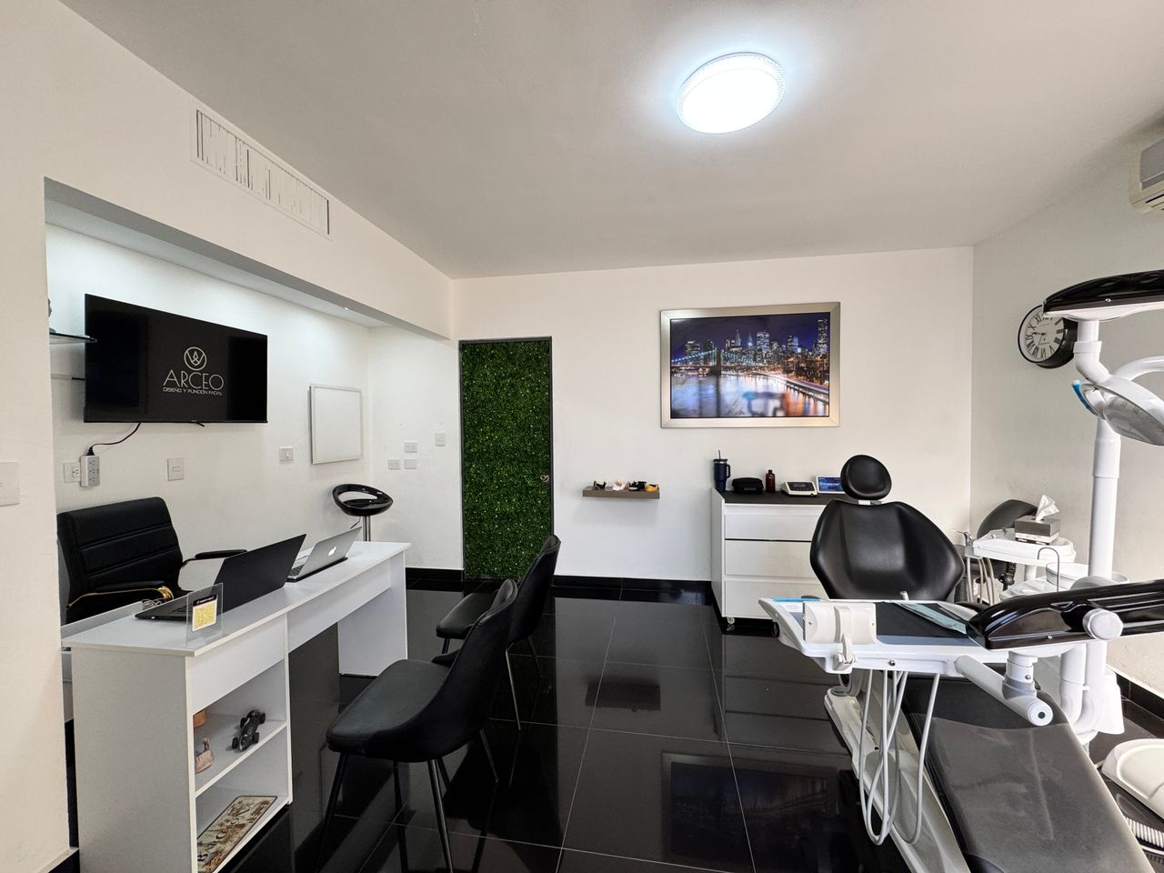 Abraham G Rodriguez Del Bosque-0