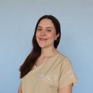 Dr. Ana Ortega Caldas | DentistaSan Juan del Rio - 